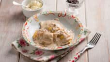 Bustini con crema di caprino e scalogno, un primo unico Bustini con crema di caprino e scalogno, un primo unico