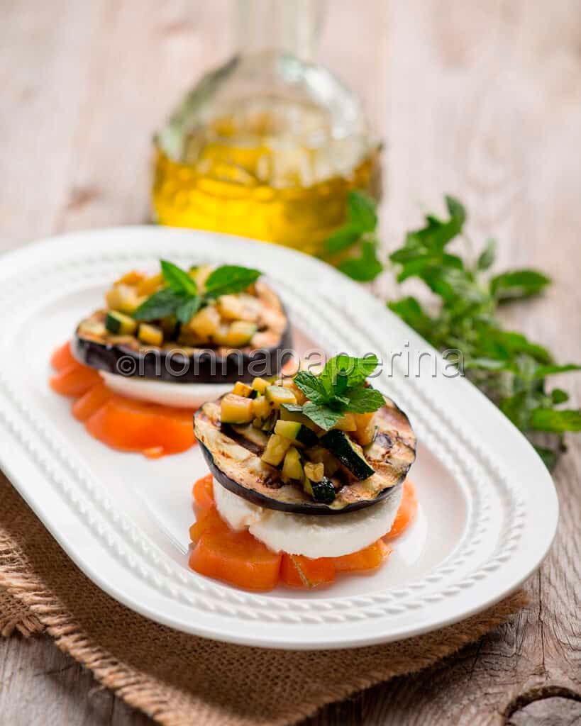 Caprese con melanzane e zucchine Caprese con melanzane e zucchine
