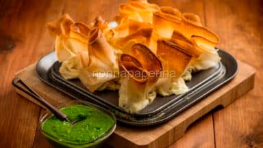 Fagottini di pasta brick con roquefort