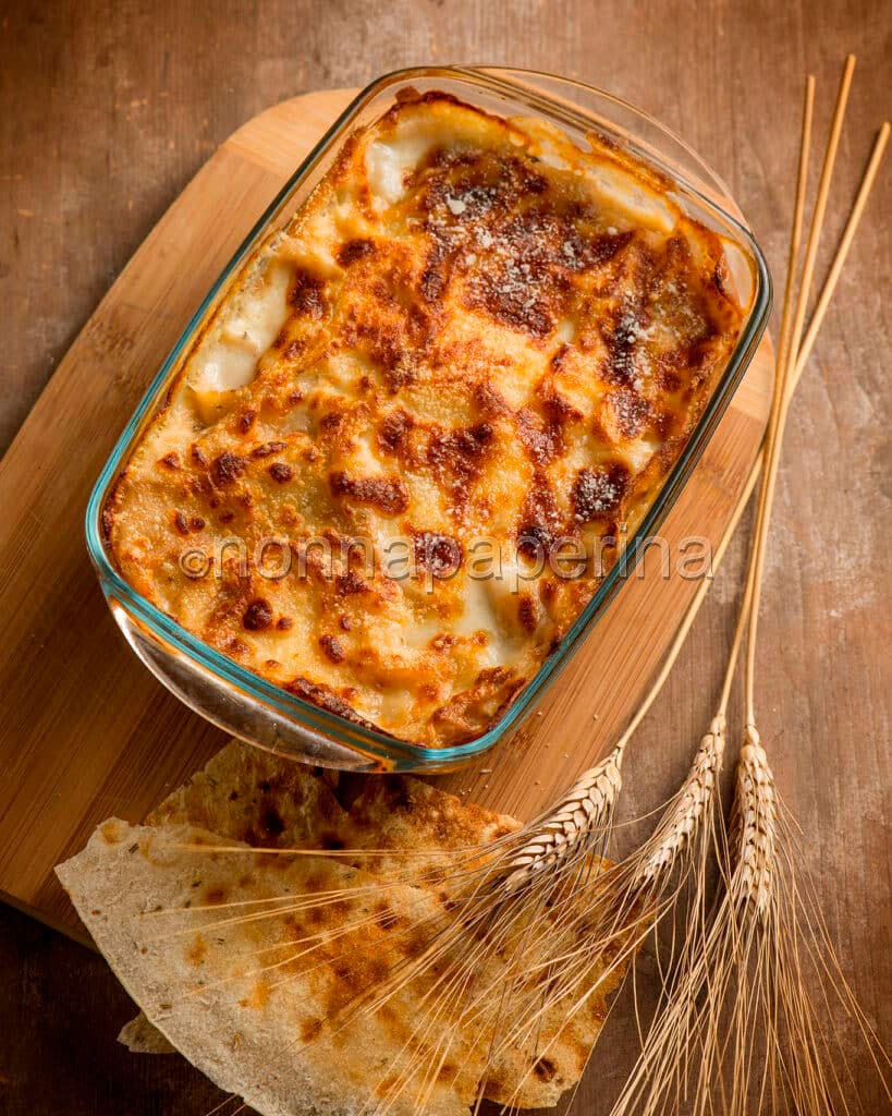 Lasagnette di pane carasau e luganega Lasagnette di pane carasau e luganega