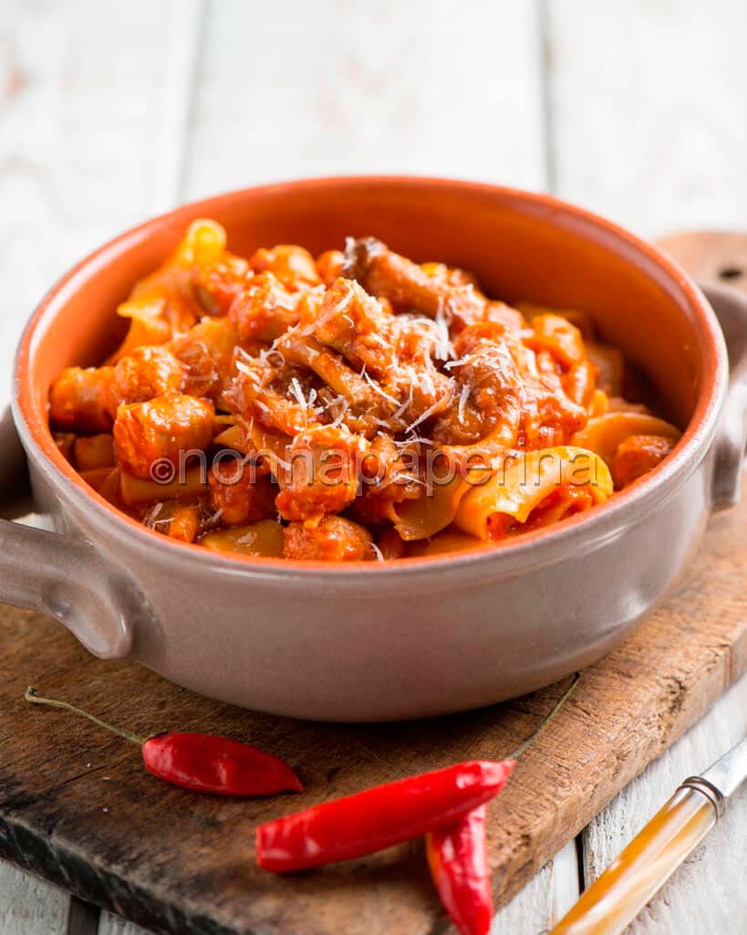 Pappardelle con salsiccia e funghi