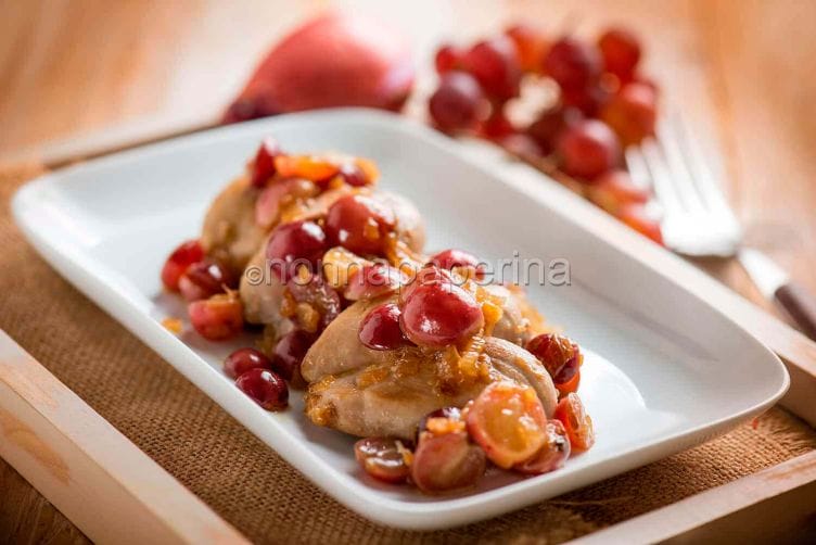 Petti di quaglia con uva rosata, un secondo agrodolce Petti di quaglia con uva rosata