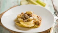 Ravioli tondi con cardi e salsiccia, un primo rustico Ravioli tondi con cardi e salsiccia, un primo rustico