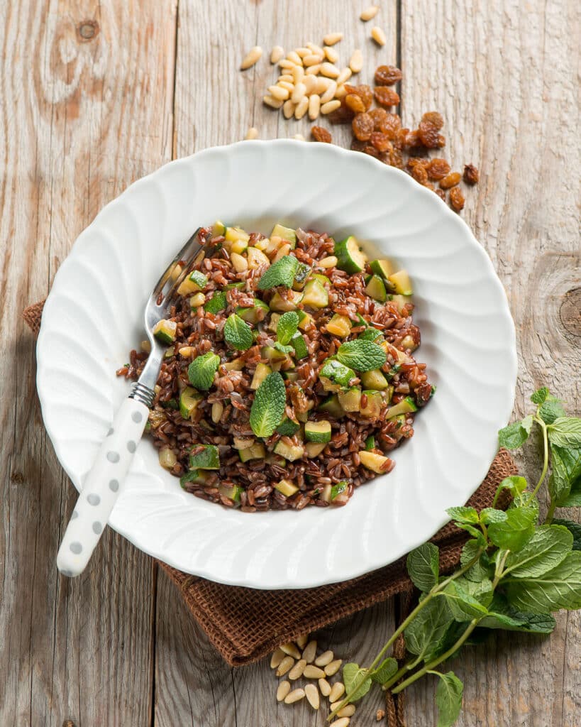 Riso rosso con zucchine e menta