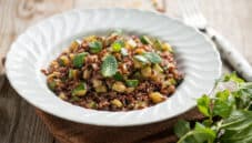 Riso rosso con zucchine e menta, un primo profumato