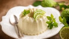 Semifreddo con papeda e menta, un dessert agrumato
