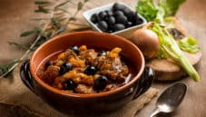 Spezzatino in umido con olive, un secondo saporito