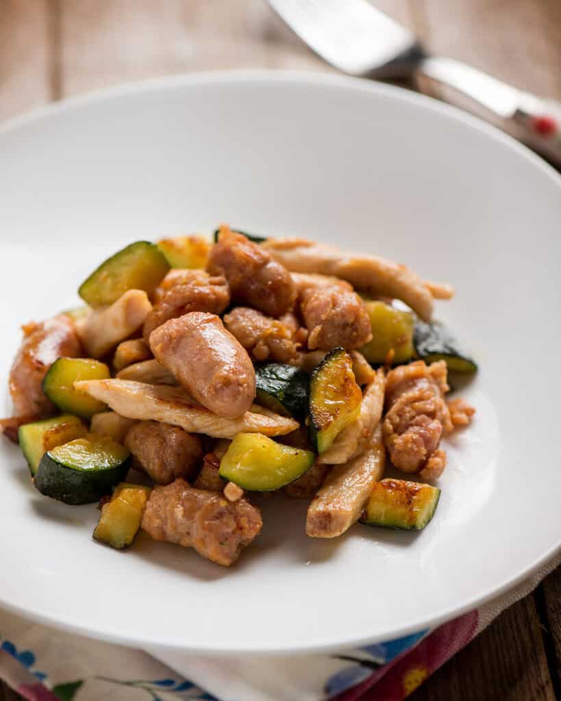 Straccetti di pollo con salsiccia