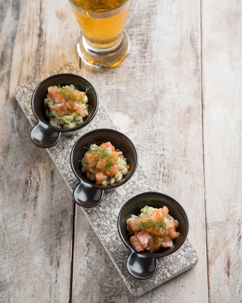 Tartare di salmone con orzo