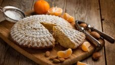 Torta di mandorle e mandarini per merenda o colazione