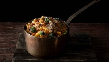 Tortiglioni con salsa di creste di gallo