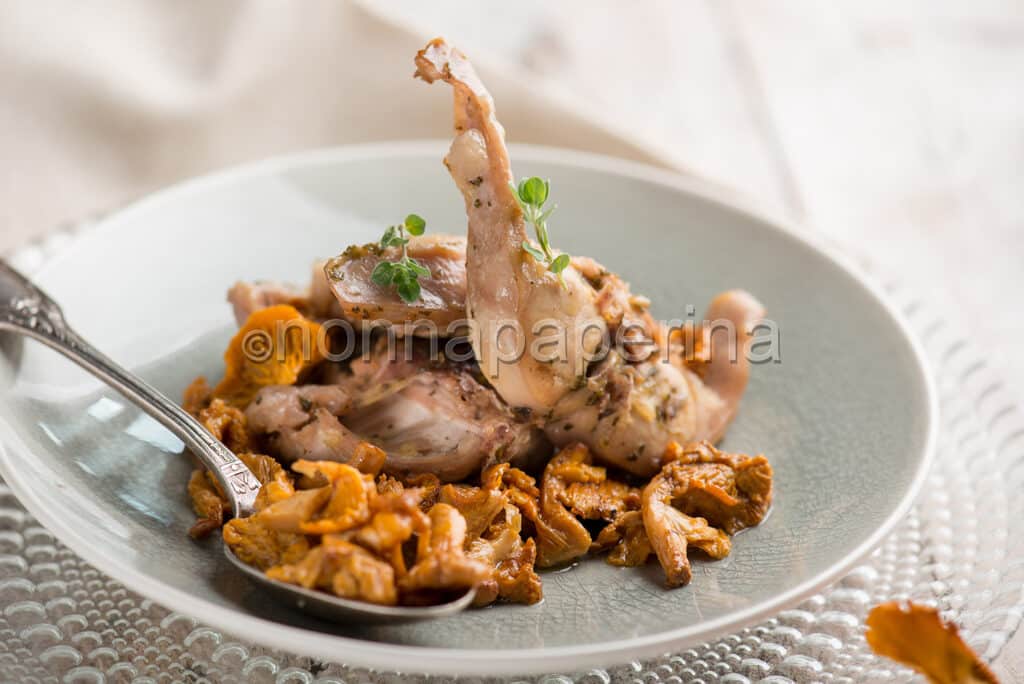 Coniglio ai finferli Coniglio ai finferli