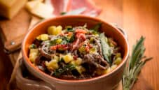 Pizzoccheri con speck e Casera, un classico lombardo