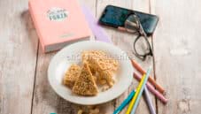 Barretta di anacardi con ananas, una merenda esotica