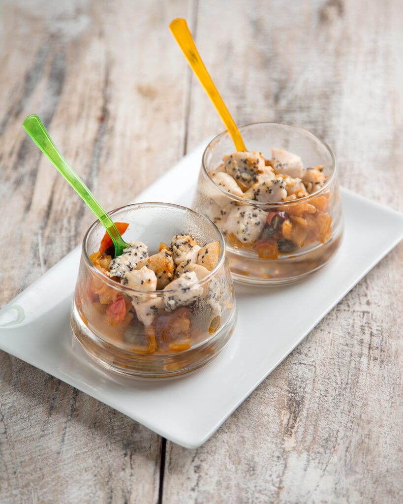 Caponata con pesce spada e sesamo Caponata con pesce spada e sesamo