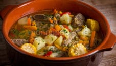 Cazuela de vacuno, un ricco minestrone di carne