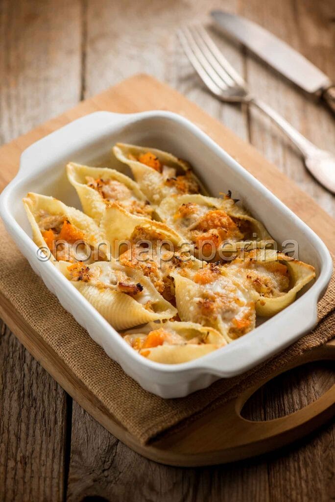 Conchiglioni ripieni con ragu
