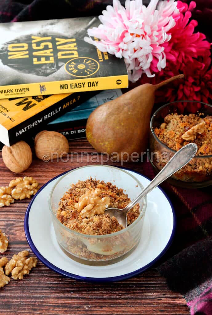 Crumble di pere al rum e noci