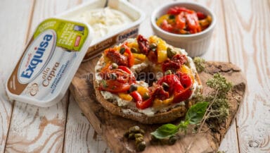 Friselle con peperoni e formaggio