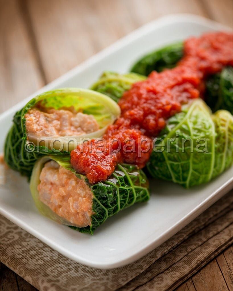 Involtini di verza con ragu di coniglio