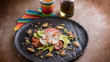 Machas e loco con avocado, un buon secondo