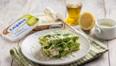 Millefoglie di frittata con formaggio di capra per stupire