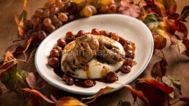 Pernice rossa con uva e polenta