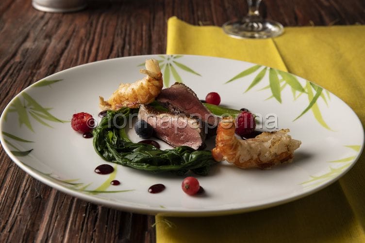 Petto di piccione con gamberi, un secondo agrodolce Petto di piccione con gamberi
