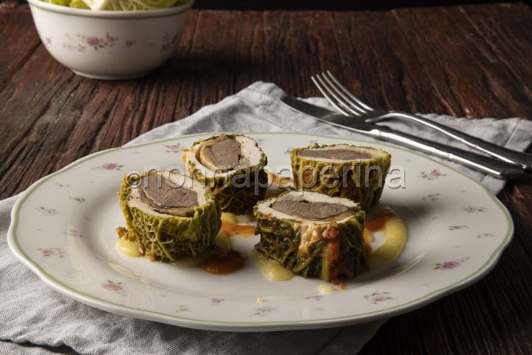 Petto di piccione in manto di verza, un secondo unico Petto di piccione in manto di verza