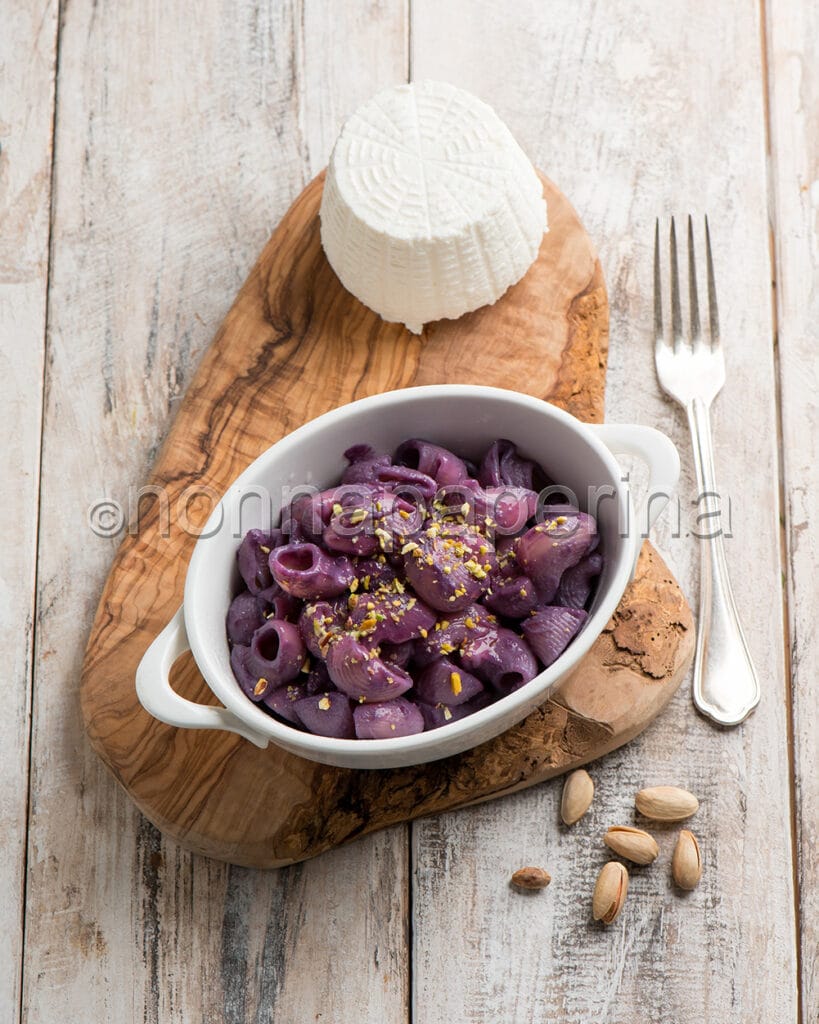 Pipe con sugo di carote viola