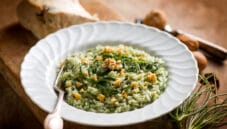Risotto con agretti e gorgonzola, da gustare