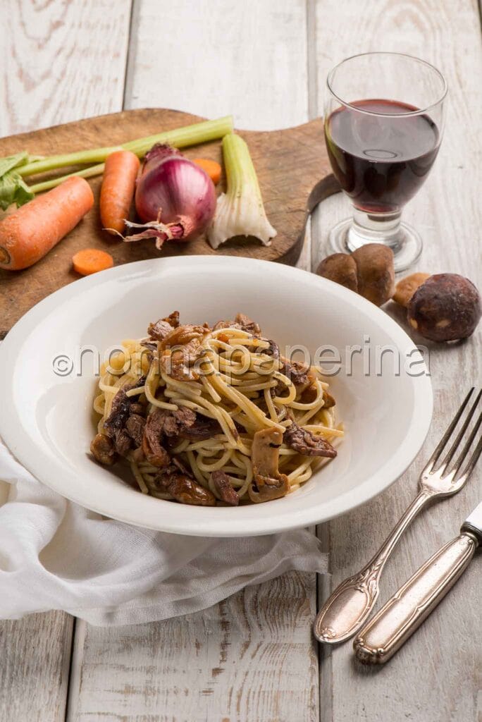 Spaghetti al ragu di fagiano e porcini Spaghetti al ragu di fagiano e porcini