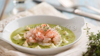 Vellutata di lattuga con gamberi