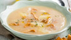 Zuppa di finferli e patate, abbinamento interessante Zuppa di finferli e patate, abbinamento interessante