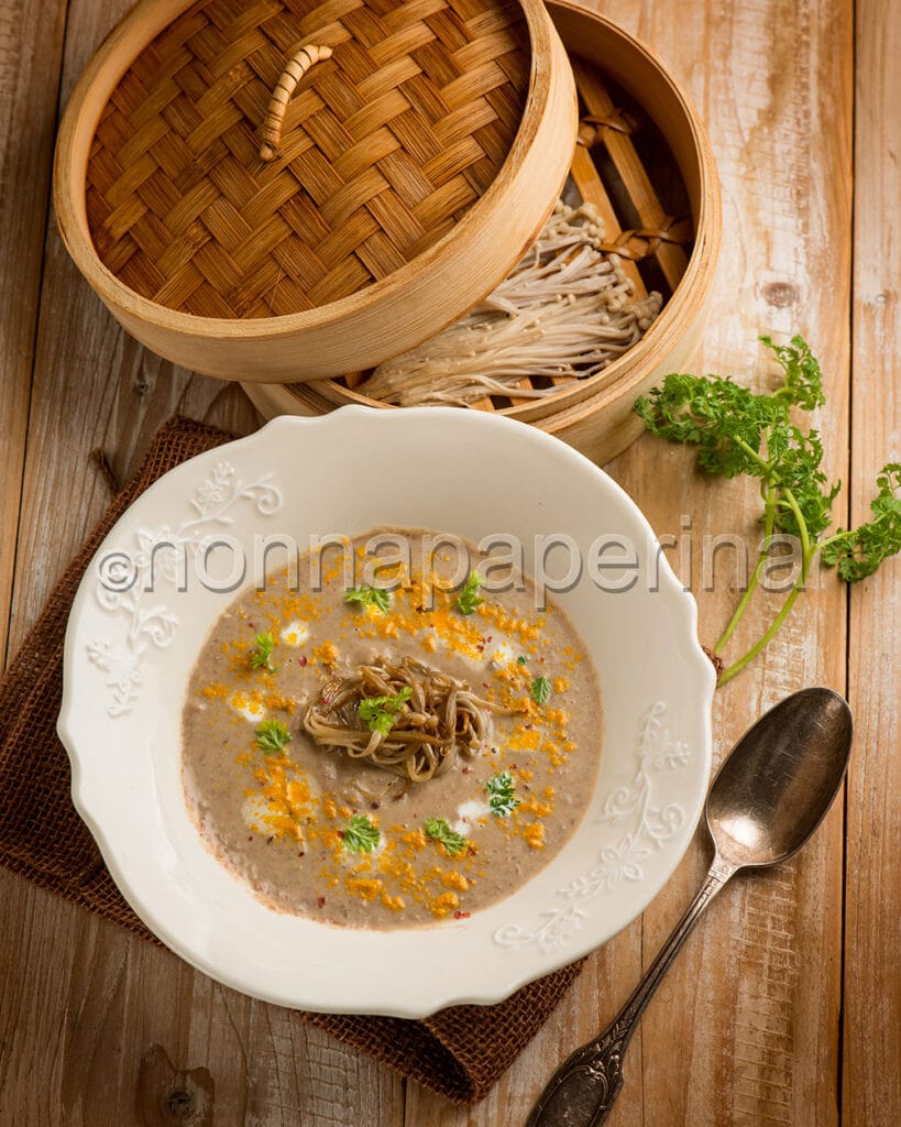 Zuppa di lenticchie e funghi enoki Zuppa di lenticchie e funghi enoki
