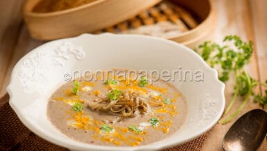 Zuppa di lenticchie e funghi enoki
