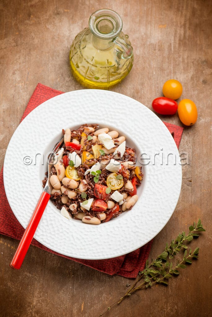 insalata di riso rosso con mozzarella