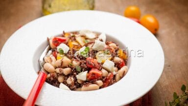 insalata di riso rosso con mozzarella e cannellini