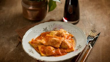 anolini di parma al sugo