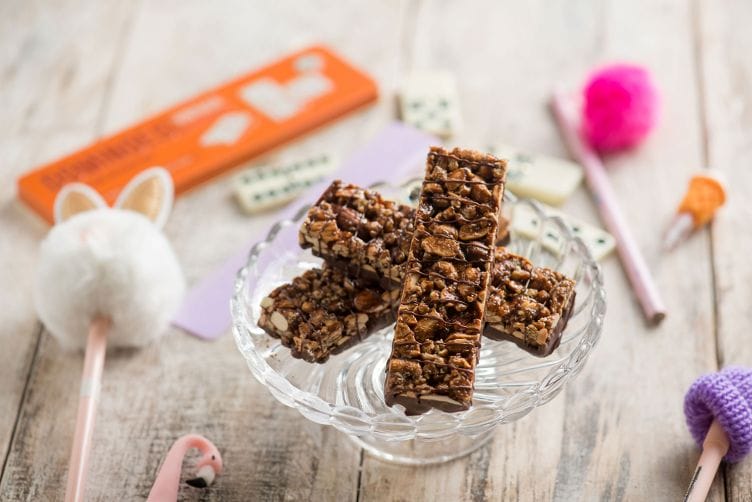 Barrette con frutta secca e miele, ottime a merenda Barrette con frutta secca e miele