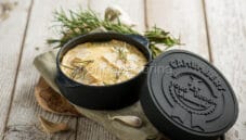 Camembert al forno con aglio e rosmarino, una bontà