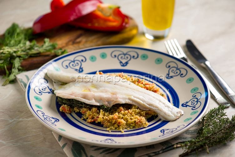 Cous cous con peperoni e branzino, piatto unico Cous cous con peperoni e branzino