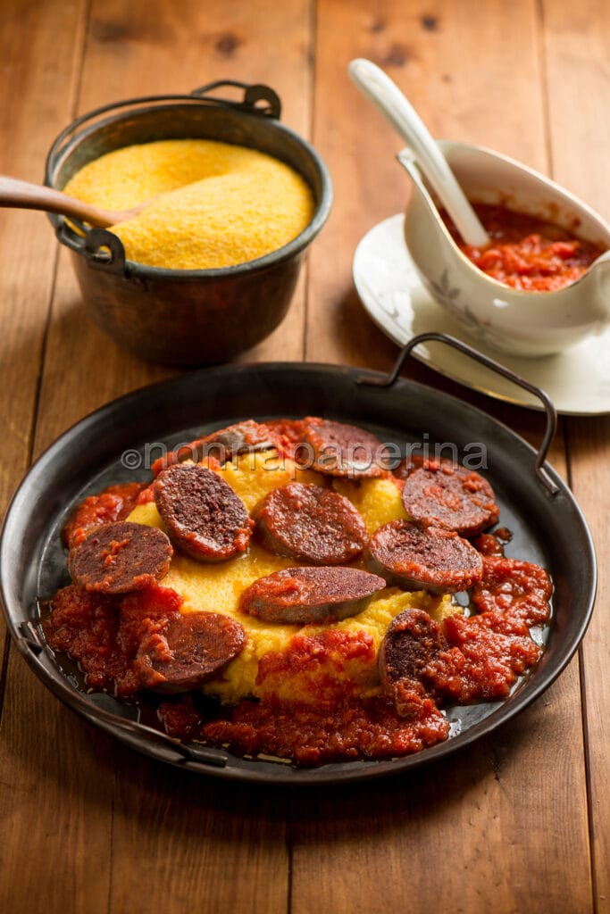 Sanguinaccio lombardo servito con polenta Sanguinaccio lombardo servito con polenta