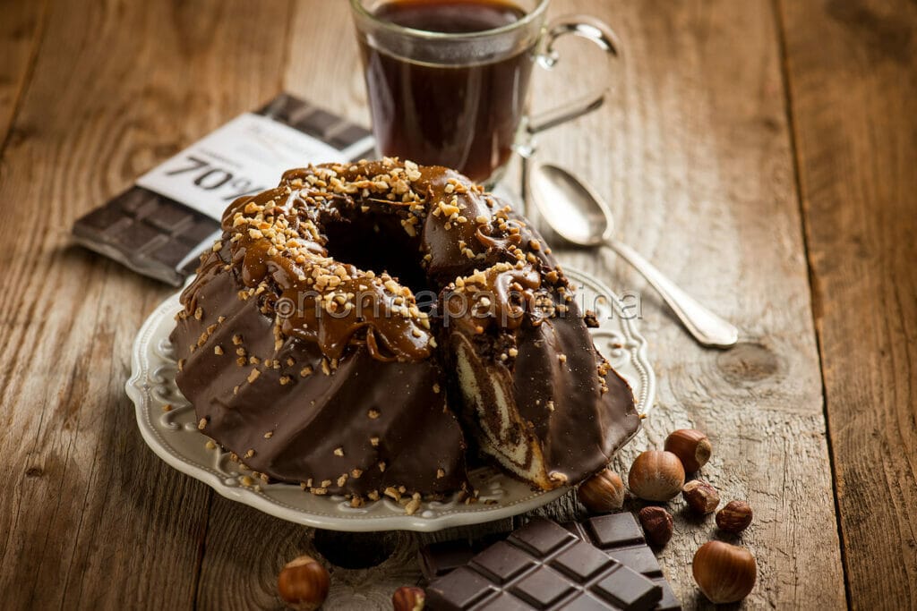 Kugelhupf con cioccolato e nocciole