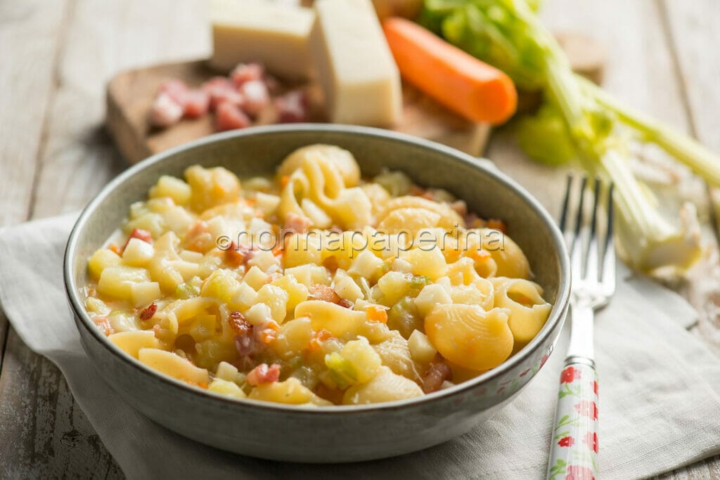 Pasta e patate con provola e pancetta