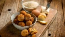 Polpettine di pane e formaggio, una rosticceria semplice