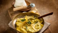 Tortelli di erbette alla parmigiana, un primo emiliano Tortelli di erbette alla parmigiana, un primo emiliano