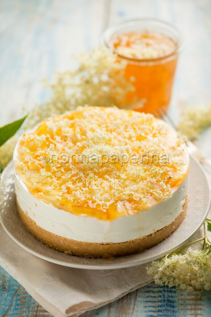 Cheesecake con arance e fiori di sambuco Cheesecake con arance e fiori di sambuco
