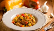 Fettuccine di riso integrale con curcuma, un primo rustico