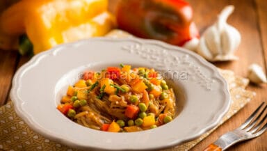 Fettuccine di riso integrale con curcuma